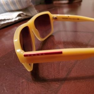 Prada sunglasses SPS 05L.... Never worn!! like new